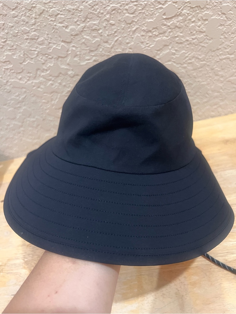 lululemon athletica Black All Sport Wide-Brim Bucket Hat size:S/M or M/L